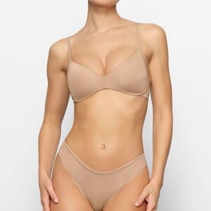 *SOLD* Skims Wireless Form Push Up Bra Size 32H